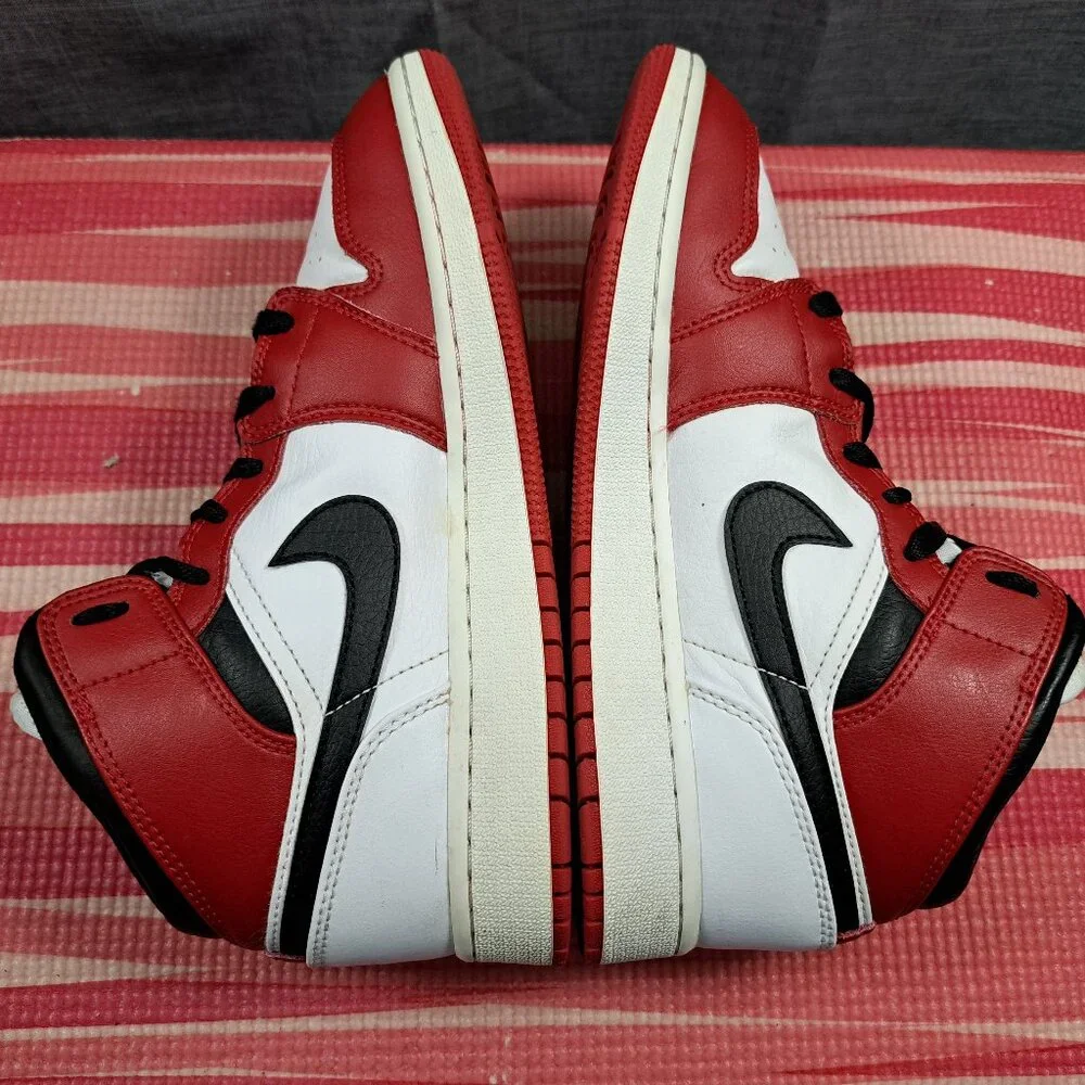 %Nike Air Jordan 1 Mid Chicago Youth Size 6 Red Black White AJ15